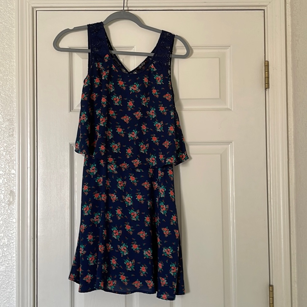 BeBop blue with flower size S.